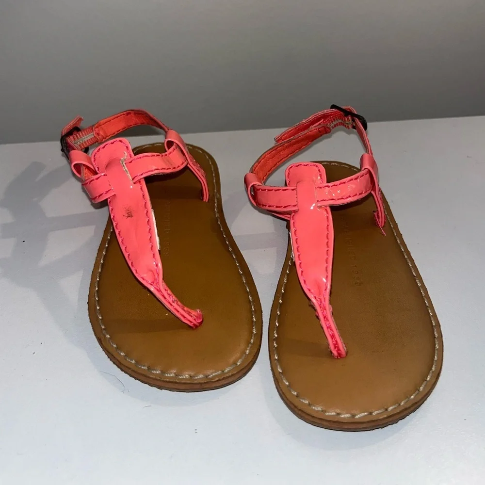 Toddler/ infant/ baby/ girls T-strap Gap sandals in Pink Size 6​